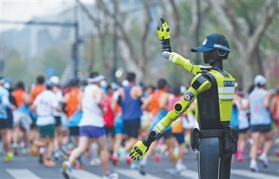 全国首支交管机器人中队，亮相杭州
