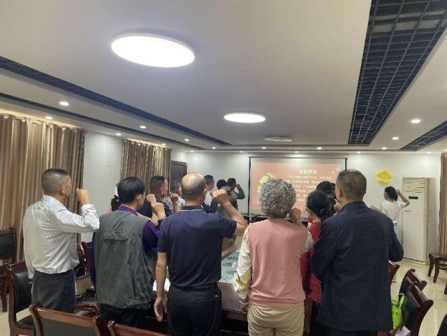 江夏区融媒体中心组织退休党员开展支部主题党日暨重阳节秋游活动